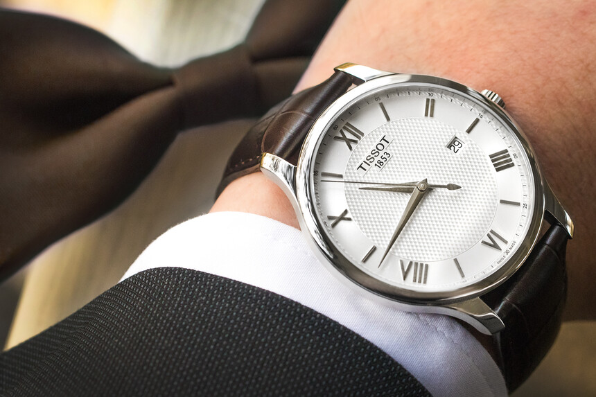 Alegere excelentă: carcasă de oțel și curea de piele.