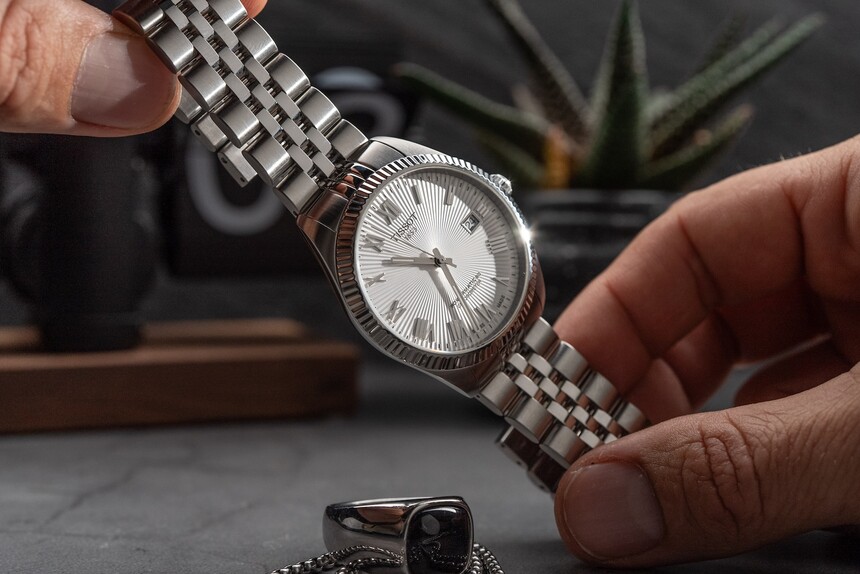 Brățara Jubilee în cinci rânduri a ceasului Tissot Ballade Automatic. Sursă: www.timeandtidewatches.com