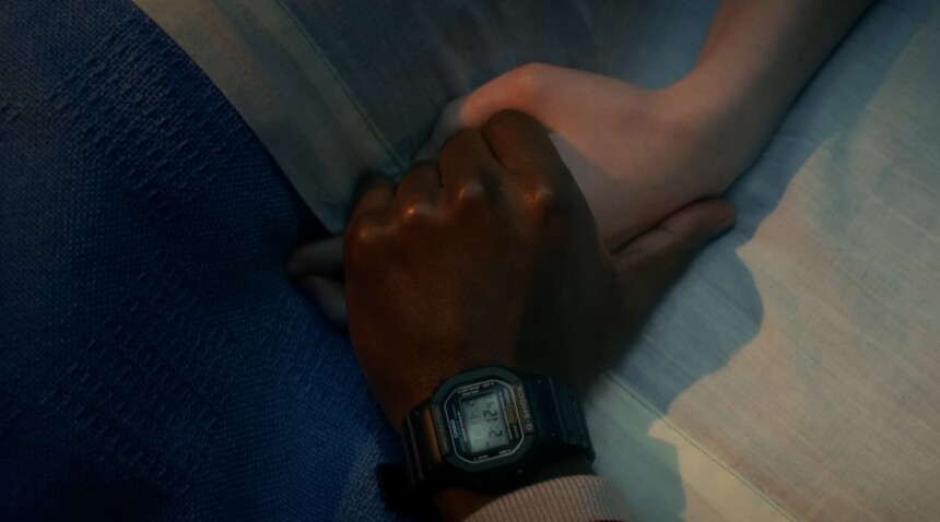 Clasicele G‑Shock sunt purtate de personajul Lucas.