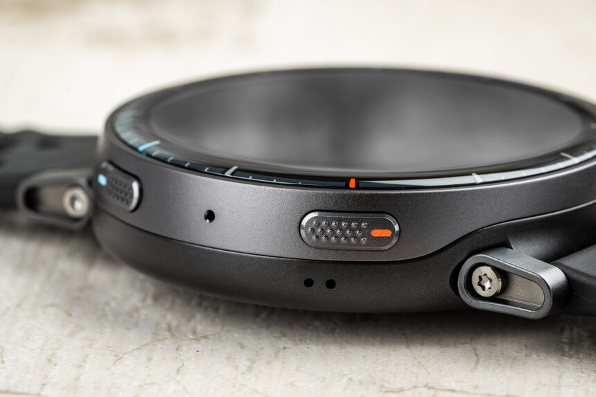 Butoanele au și striații ușoare, ceea ce le face mai ușor de operat.