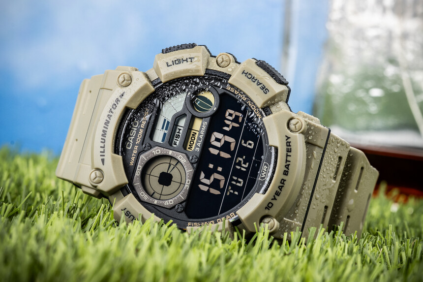 Varianta în maro natural.