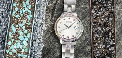 Guess Three Of Hearts GW0657L1