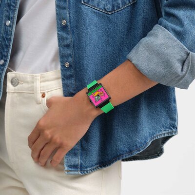 Swatch Breaks Off SO34Z102