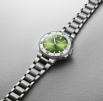 Oris Aquis Date Taste of Summer Automatic 01 733 7787 4137-07 8 22 04PEB