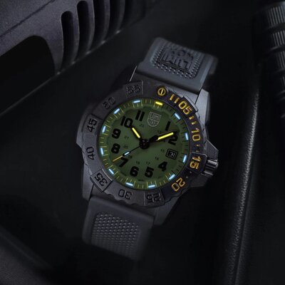 Luminox Navy SEAL XS.3517.NSF.SET Foundation (+ curea de schimb)