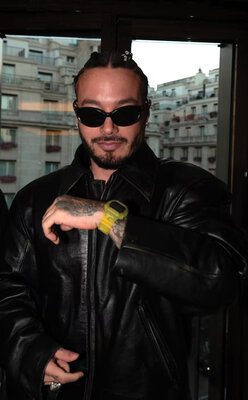 Casio G-Shock Original DWE-5600JB-1A9ER J. Balvin Collaboration (+curea de rezervă și lunetă)