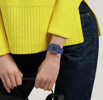 Swatch Squarely Blacklight SO34N700