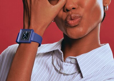 Swatch Squarely Blacklight SO34N700