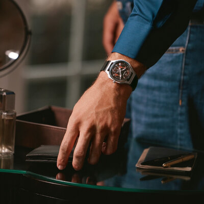 Bulova Curv Quartz 96K117 (+ curea de rezervă)