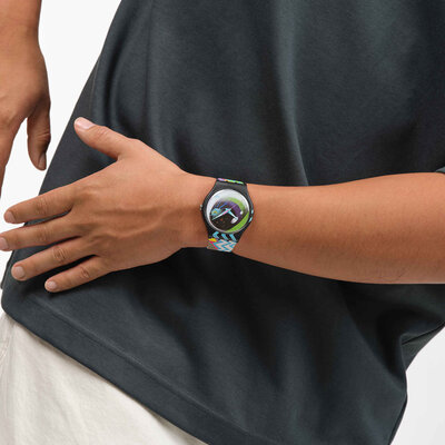 Swatch Art Peace Hotel Street Eye SUOZ372