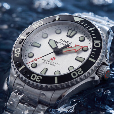 Timex Deepwater Meridian 200 HEV Automatic TW3A01600UK
