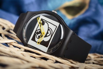 Swatch Mickey Blanc Sur Noir SUOZ337 Mickey Mouse x Keith Haring