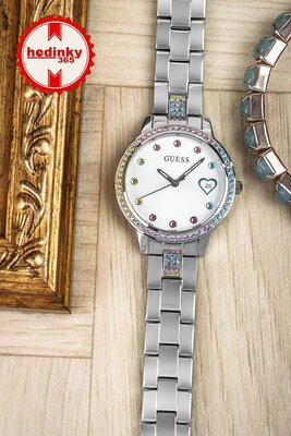 Guess Three Of Hearts GW0657L1